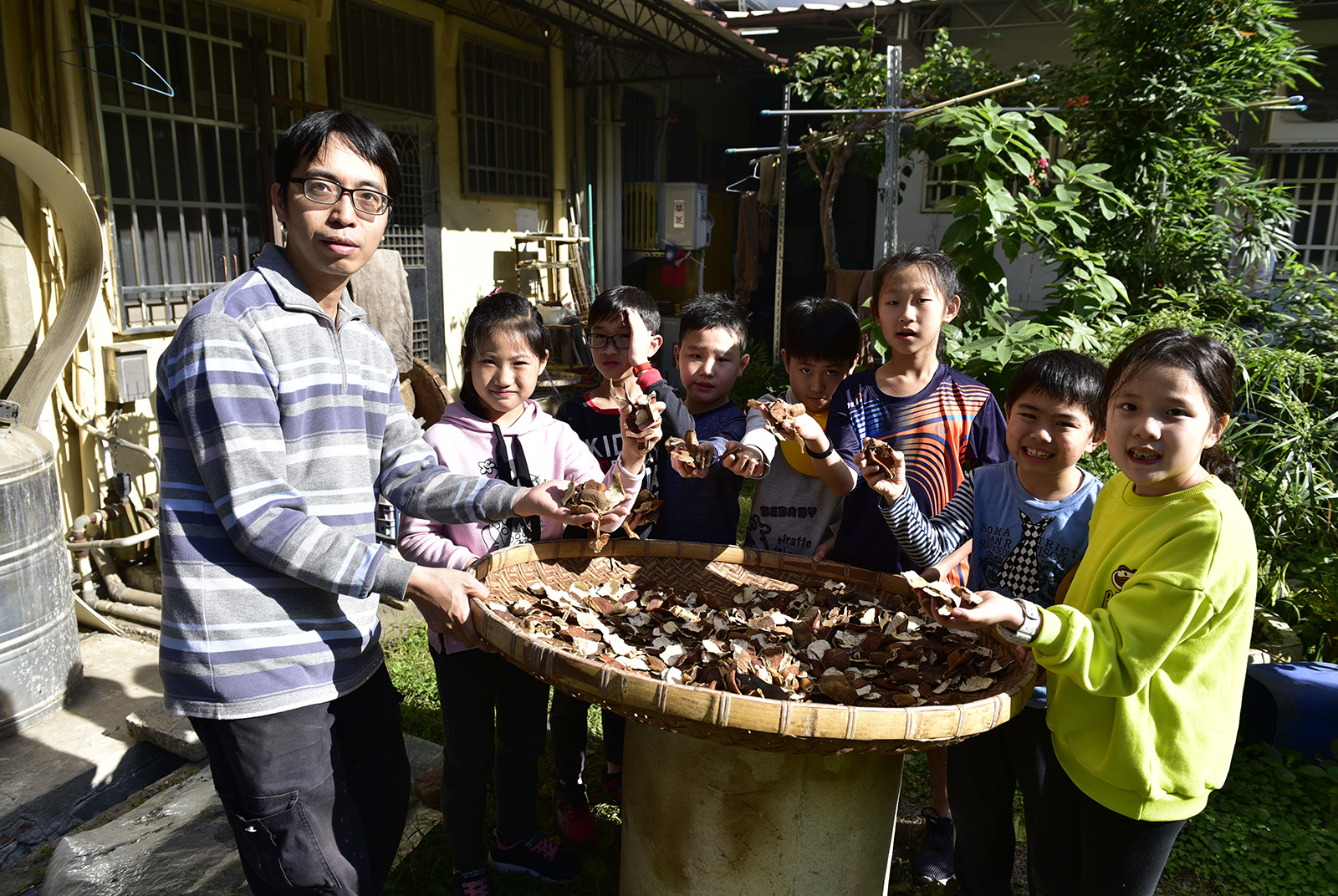 台中市教育大學實驗小學、高雄市大同國民小學：用青草串起島嶼的故事－ 跨校視訊文化商品化創意實踐分享會