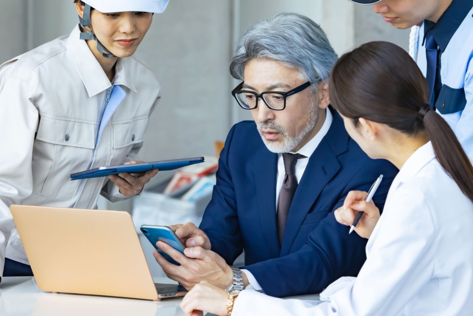 AI代理人怎麼為員工加值？日立、全家、樂天的日本經驗，3招讓員工成為「數位鋼鐵人」
