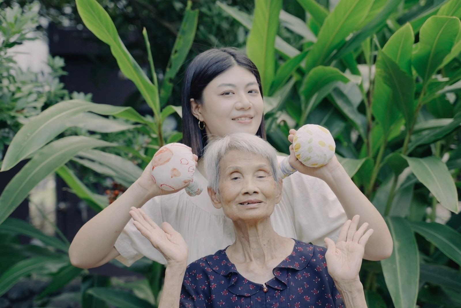 【地方創生2】 星期三的畫畫課：陪阿媽以彩筆勾勒礁溪風土，攜手鐫刻創生印記