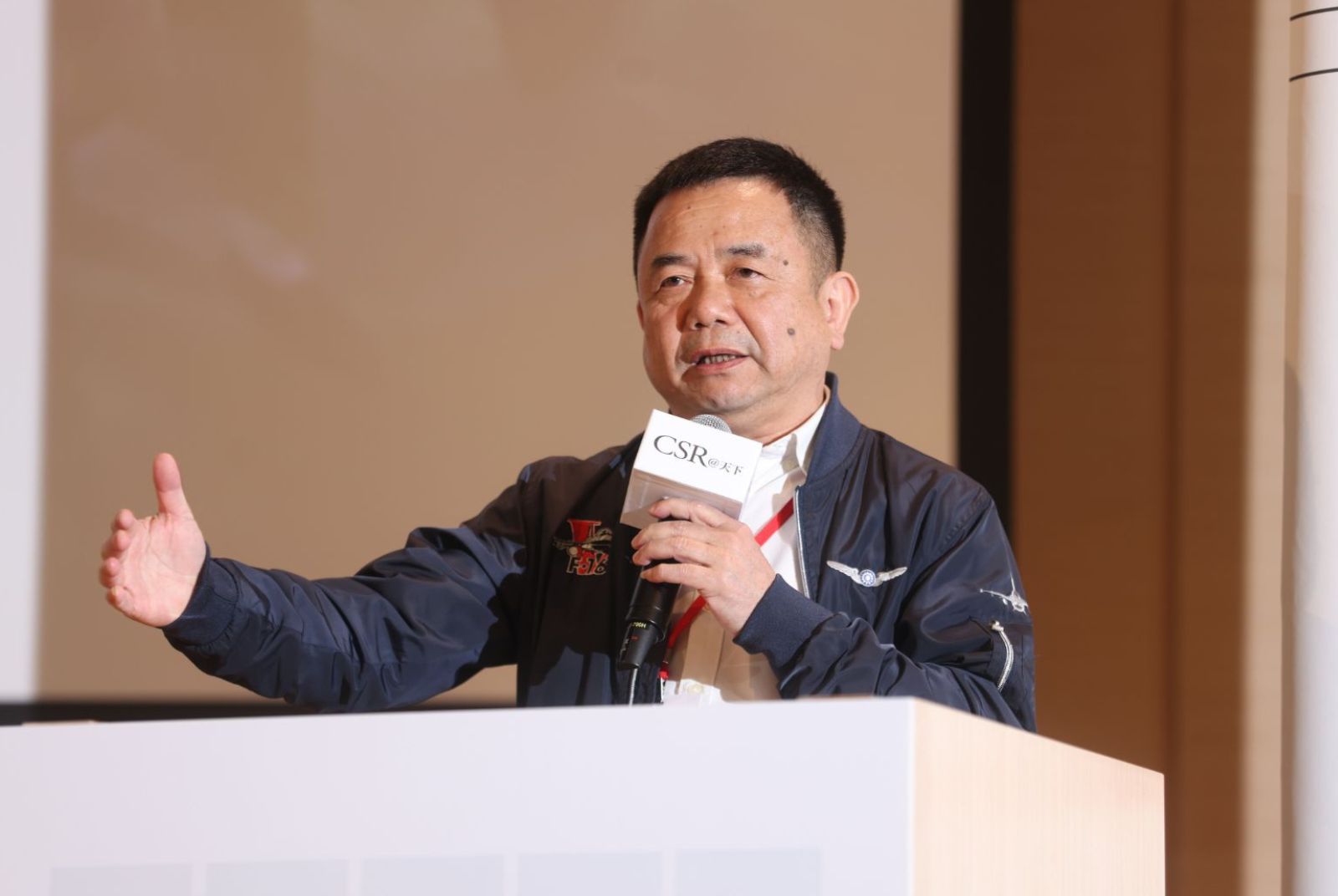 從中年低潮到代孕生子，微熱山丘創辦人許銘仁：上半輩子不要害怕、下半輩子不要後悔！
