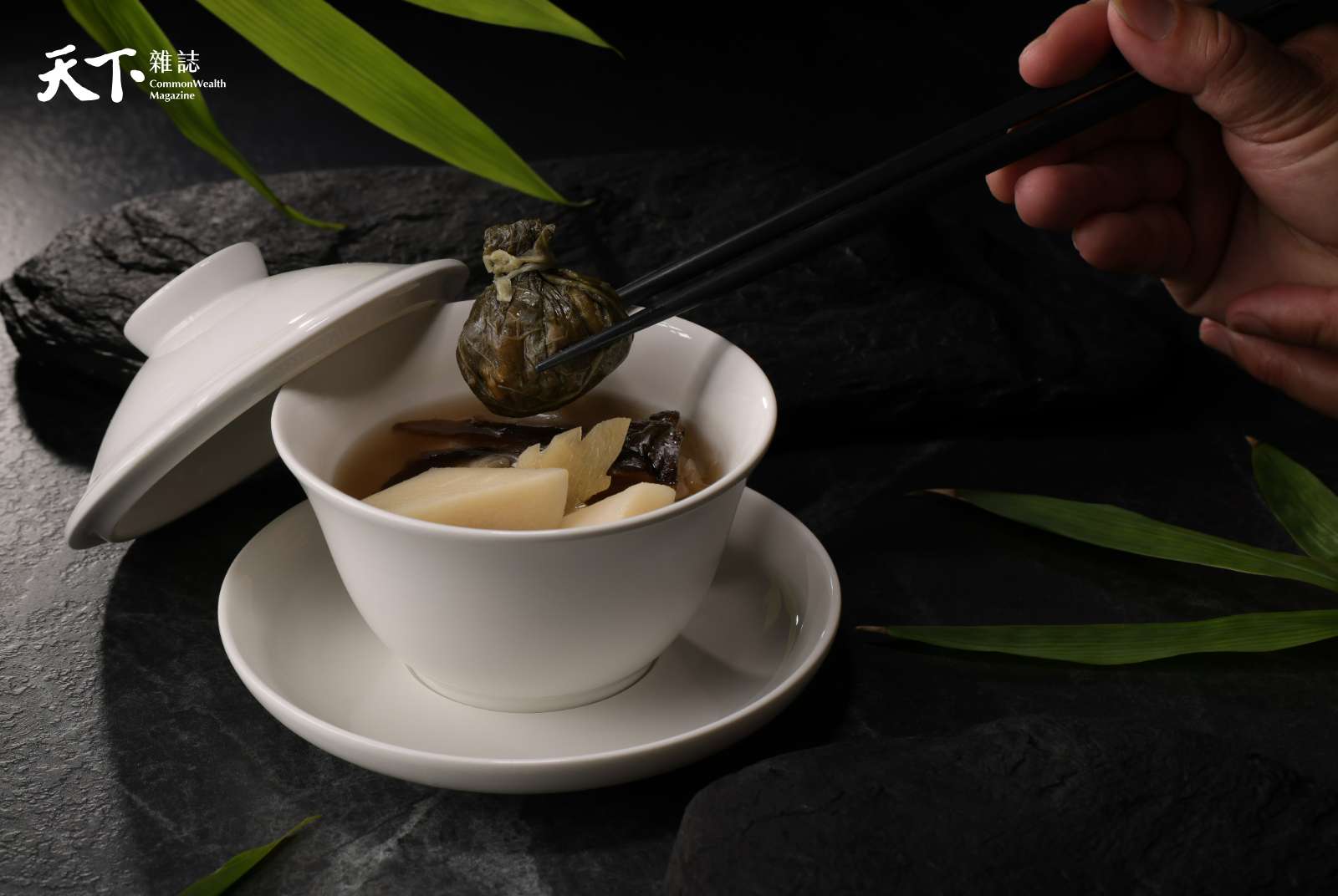 第四道「客韻陳厚」，竹筍菜脯雞湯