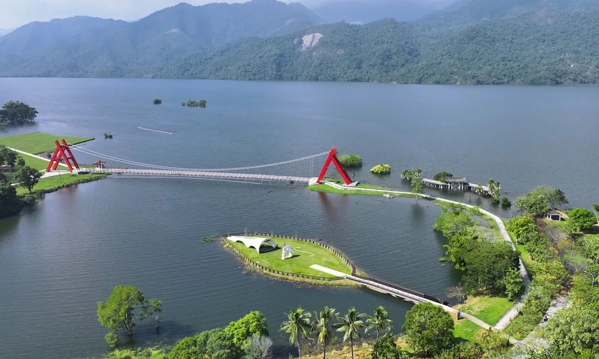 曾文水庫漂流木提琴村｜在手與聲之間，木作成樂章，山谷傳回音