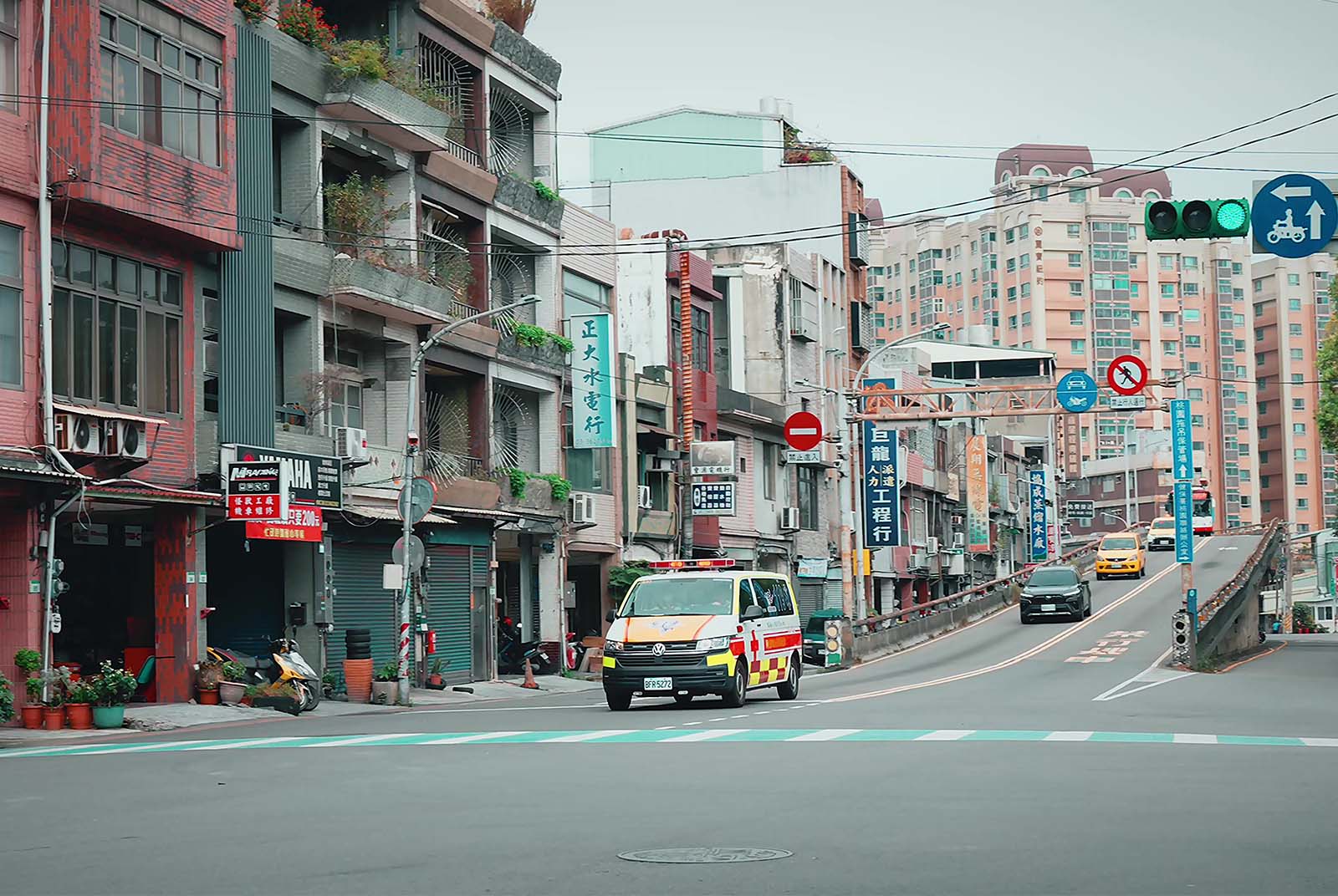 救護一路通隨救護車調控號誌，縮短到院時間