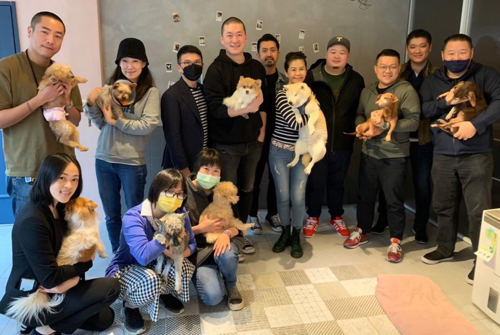 主廚們用公益餐會幫助「浪浪」。