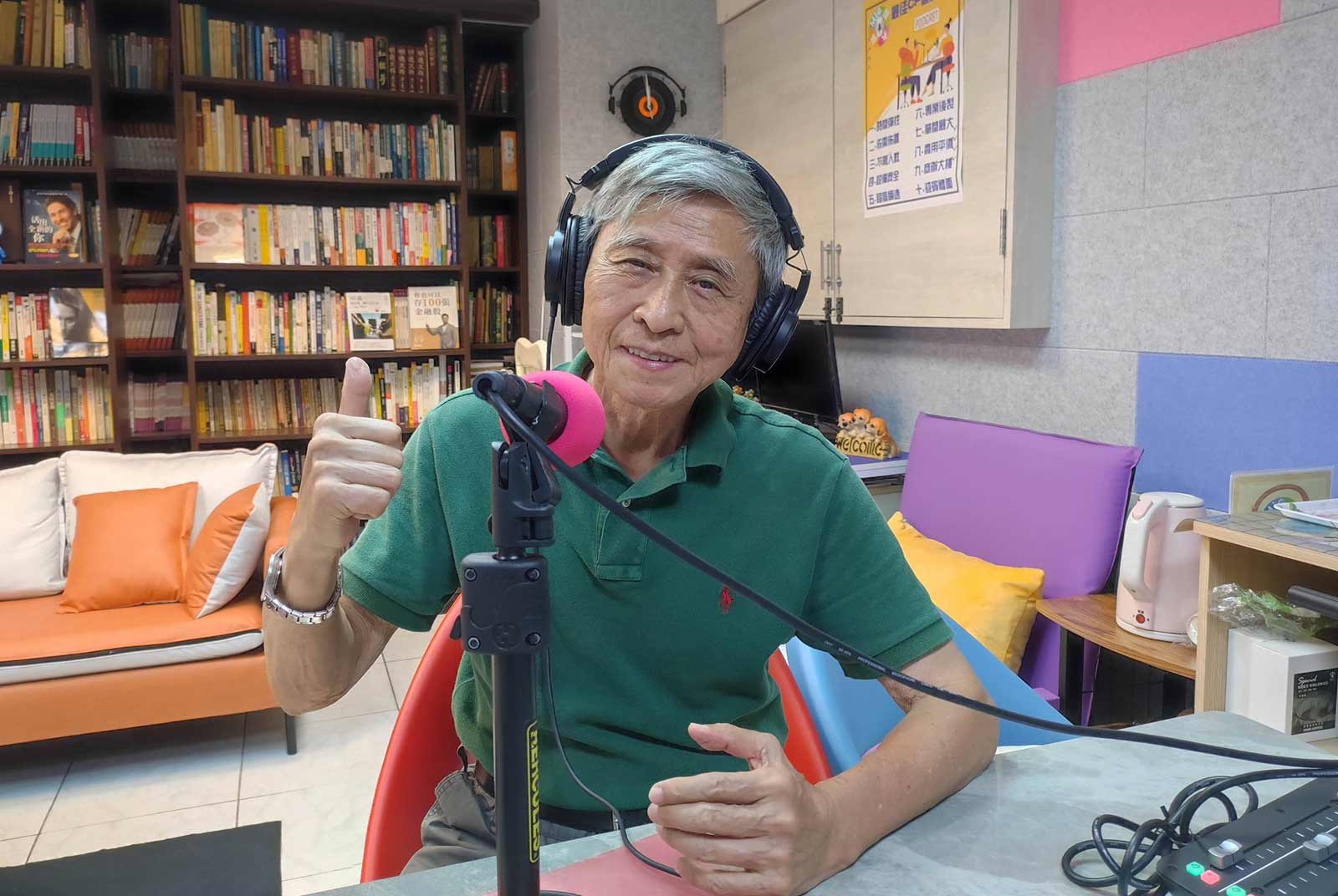 遊學、打工換宿圓夢，退休工程師劉孟德的叛逆人生：70歲後更精彩