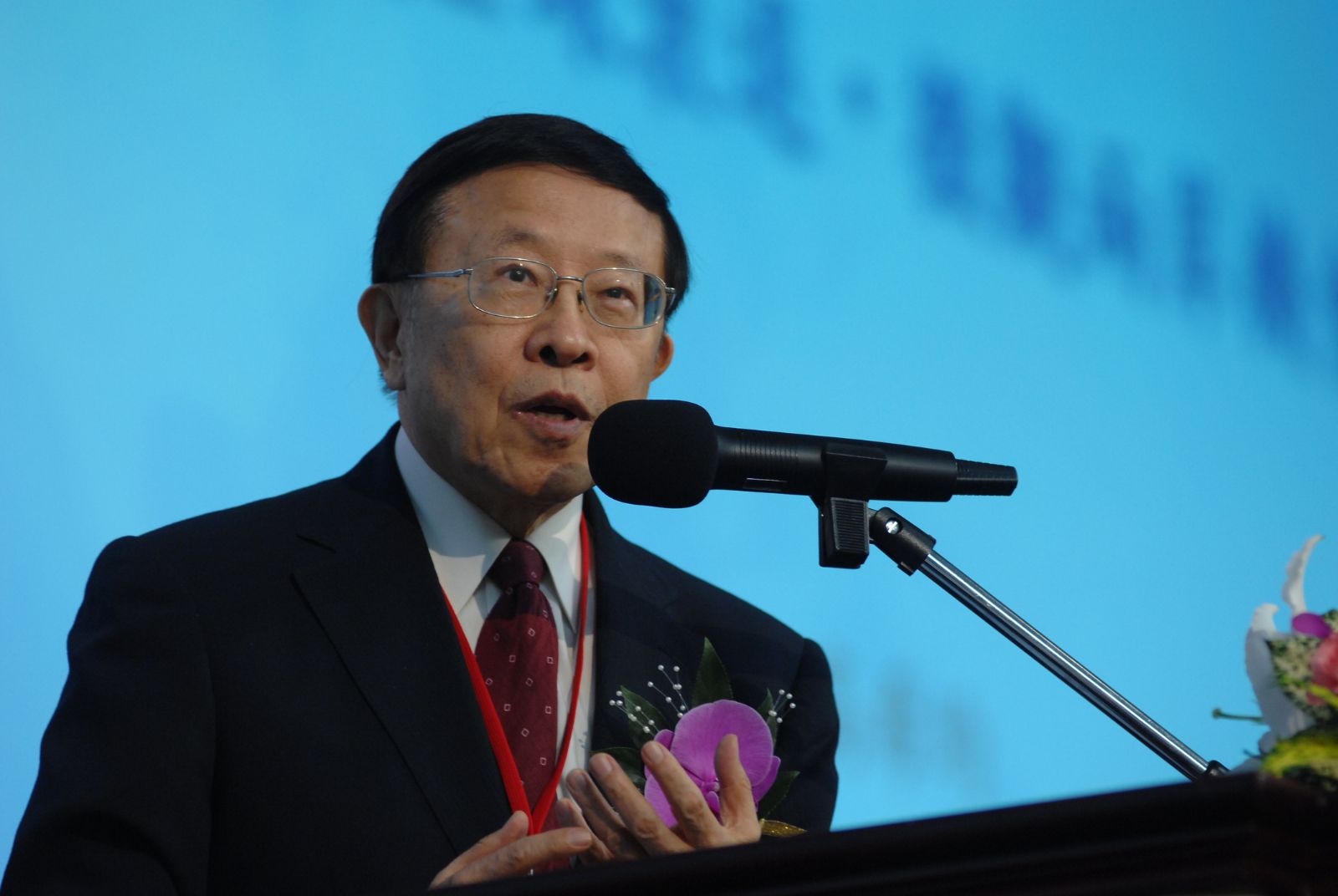 高希均長年晨泳，運動真的能砍掉70%臥床天數，走得更乾脆？
