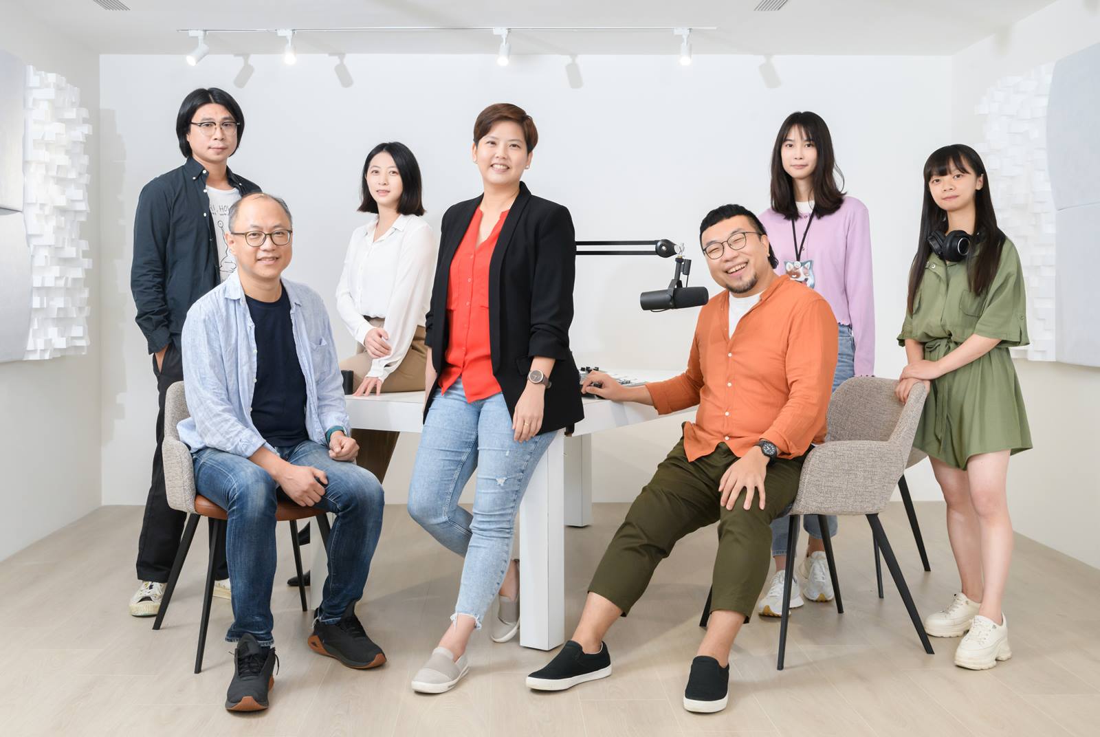 她帶紙本雜誌做Podcast，拿下廣播金鐘獎！「反正我們講笑話也不會好笑」