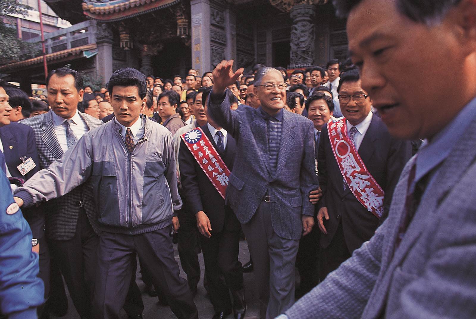 李登輝主政的12年，使地方派系中央化。