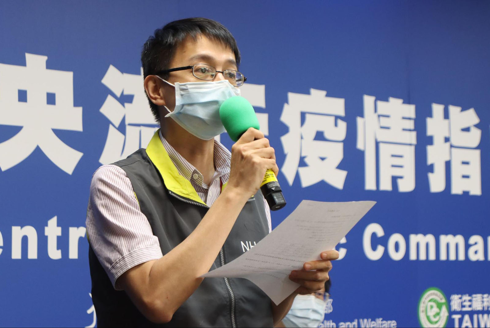 防疫醫師｜放棄高薪，出生入死的「疾病神探」