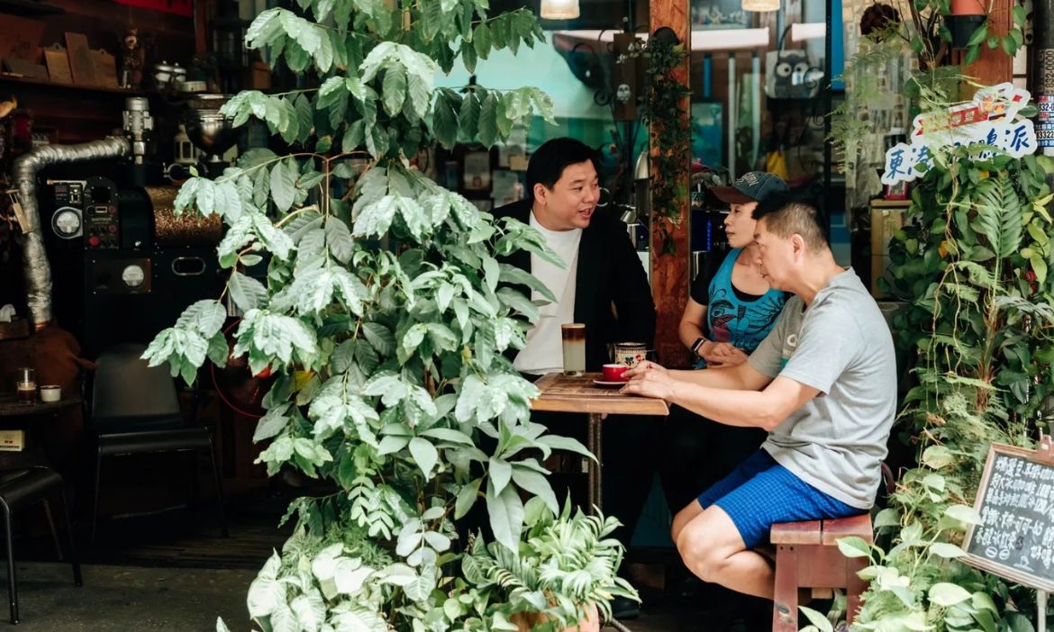 浪潮之後的共好，東港老店的溫柔革命