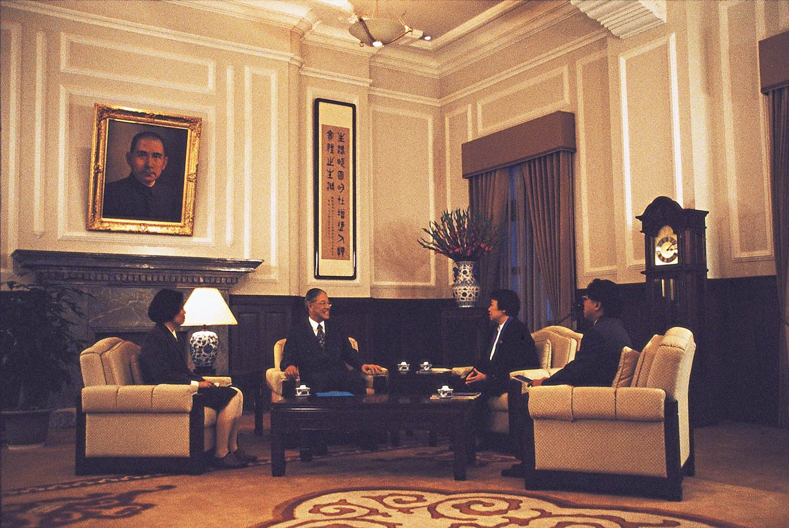 1996年接受《天下》專訪暢談教育理念。