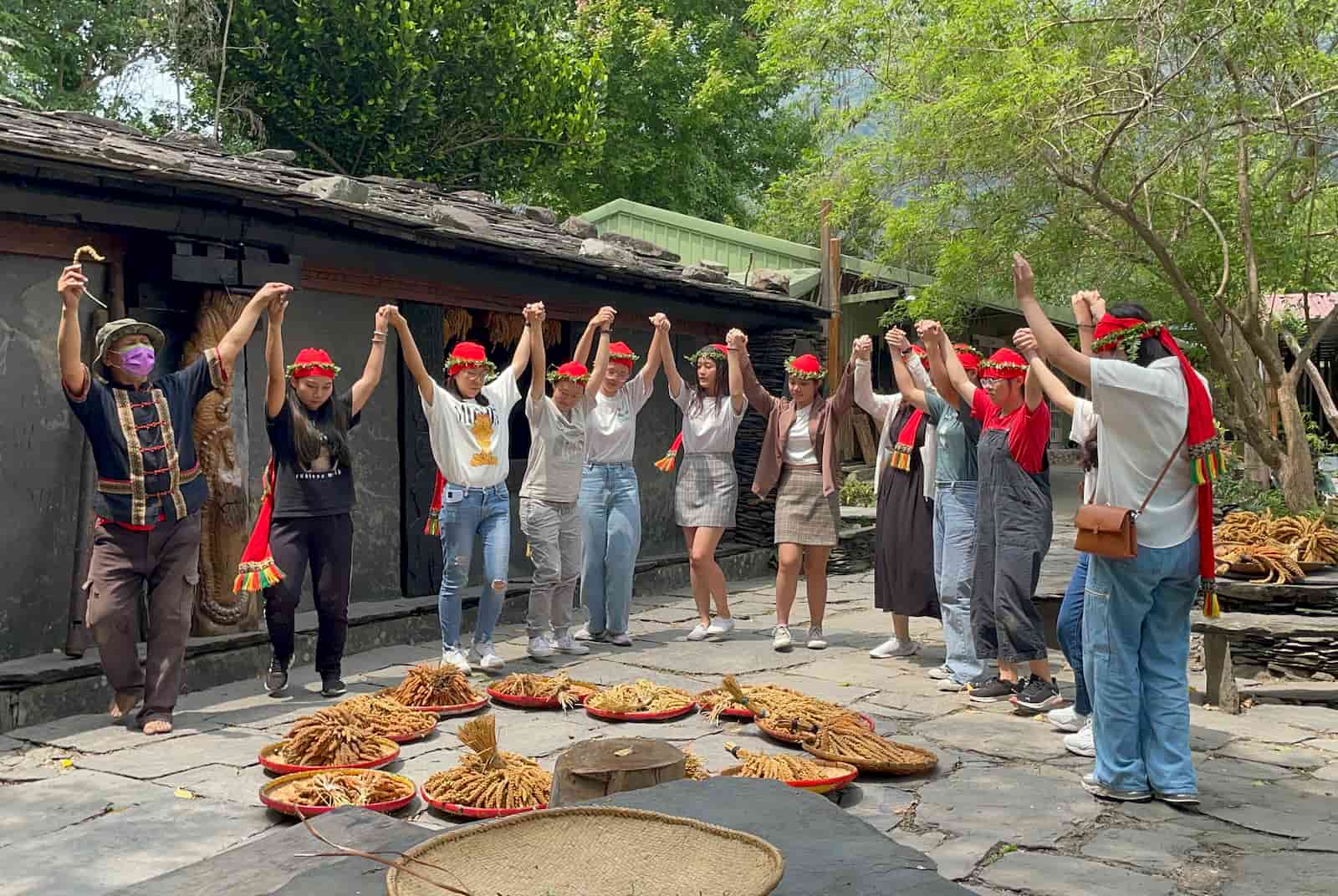 國立臺東大學USR計畫鏈結臺東在地的多元文化族群與生態地景，建構專屬臺東的旅遊永續模式。