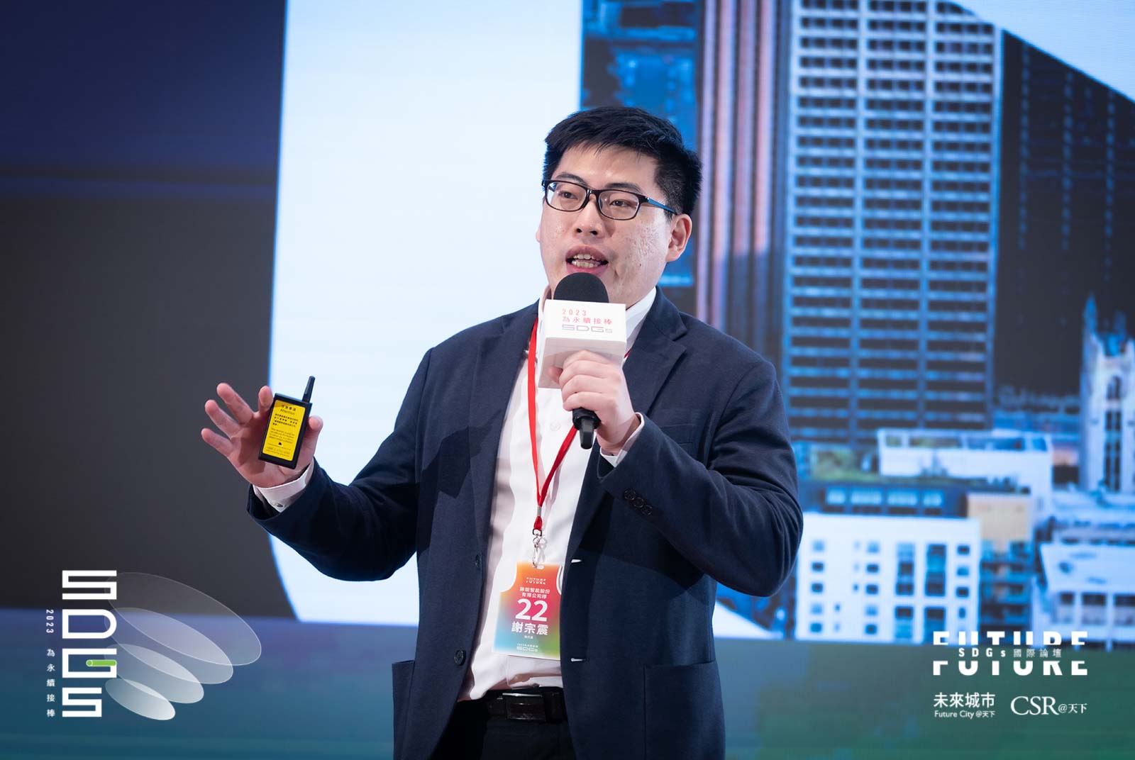 詠鋐智能股份有限公司執行長／謝宗震指出AI可以實現多項ESG目標，例如：風險預警、節能降耗等。