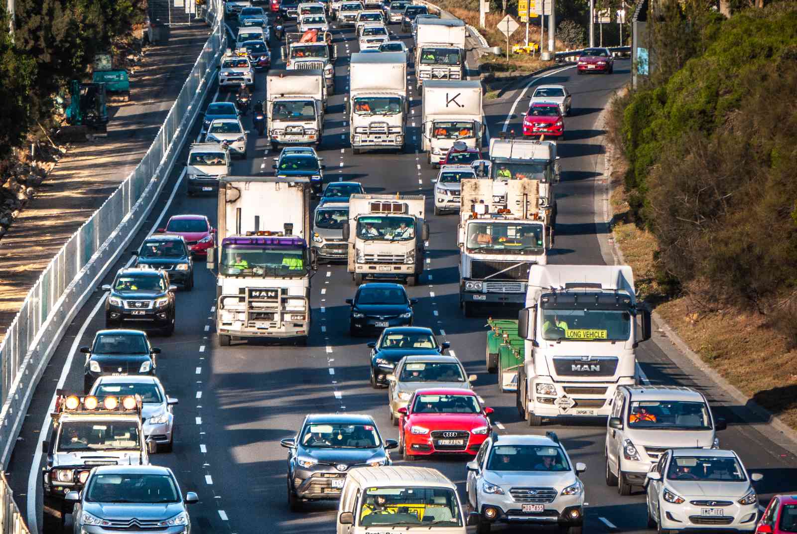 解決塞車，不需蓋更多停車場，要靠更多人不開車！