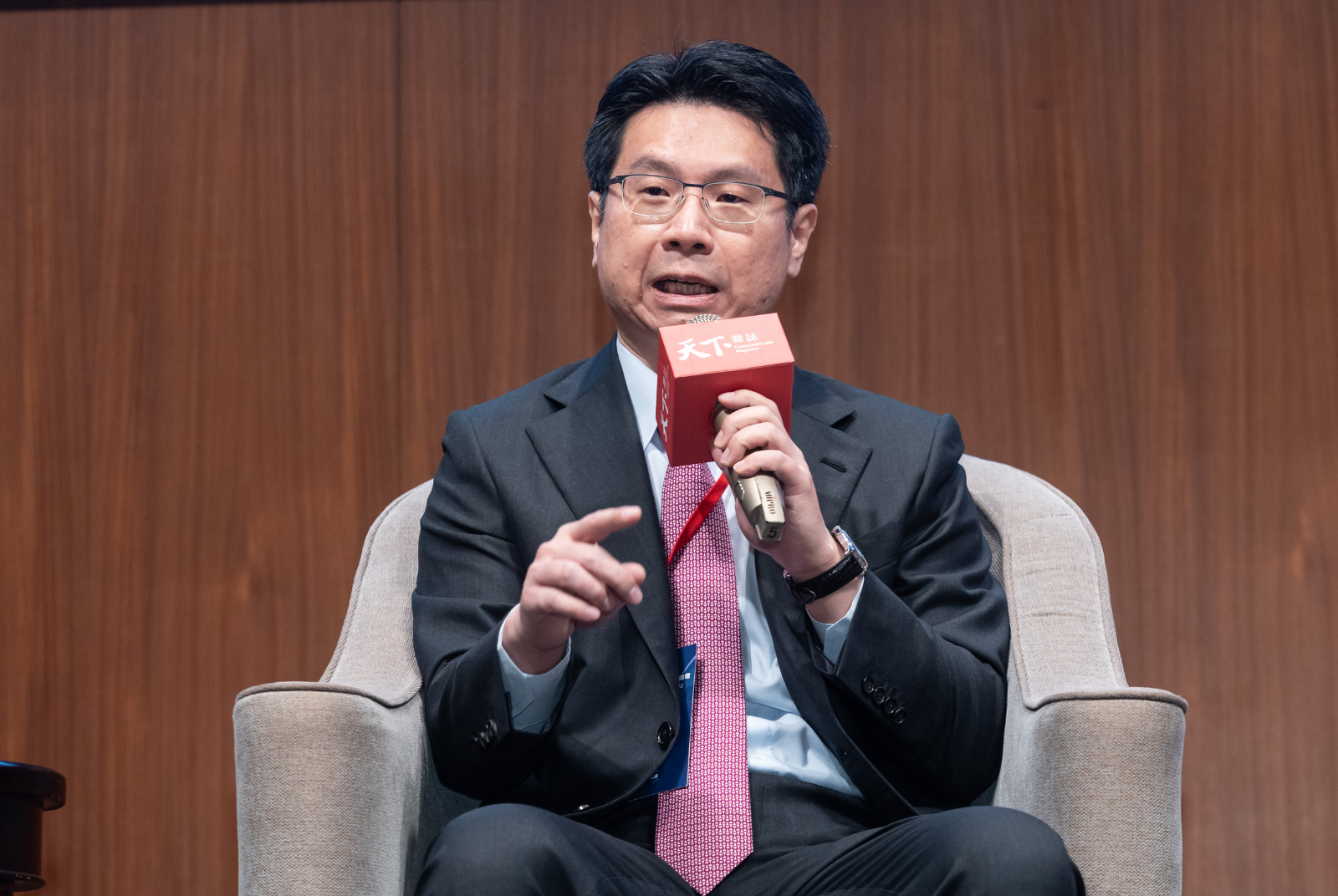 中華電信執行副總暨財務長陳宇紳：「我們喚醒供應商對減碳認知，透過胡蘿蔔與棒子，讓大家都能一起減碳。」